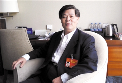 专访郑功成:逾95%老人愿在家养老 应立足